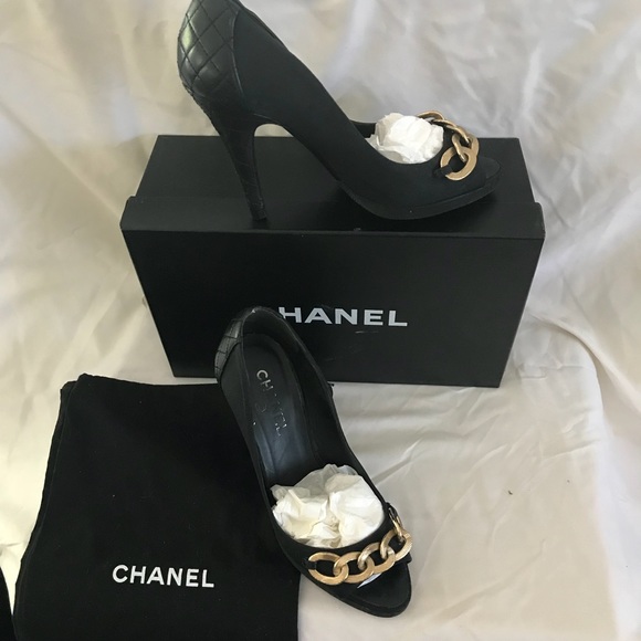 Chanel 31/2”heelBlack quilted lather size6(36) - Picture 2 of 8